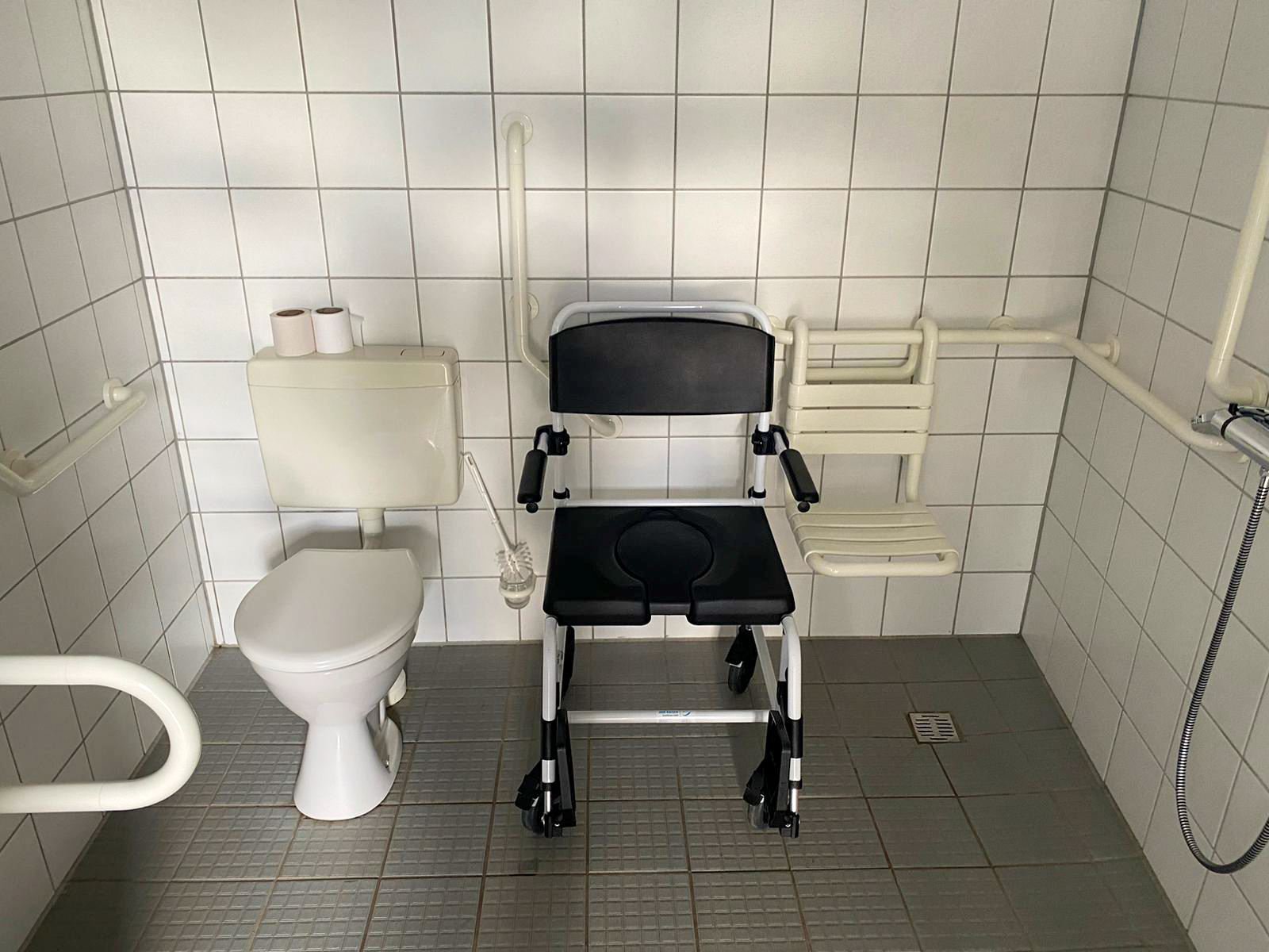 Duschstuhl_foerderverein-waldfreibad-rodenbach